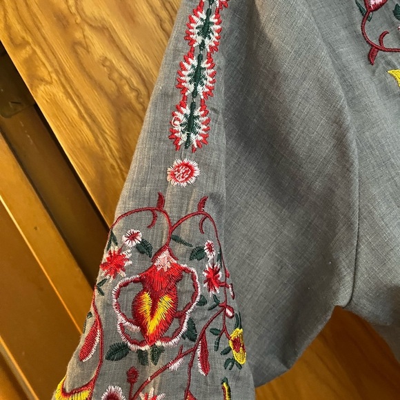 Mislook size 1X Gray Embroidered Button-Up Shirt - Picture 3 of 6